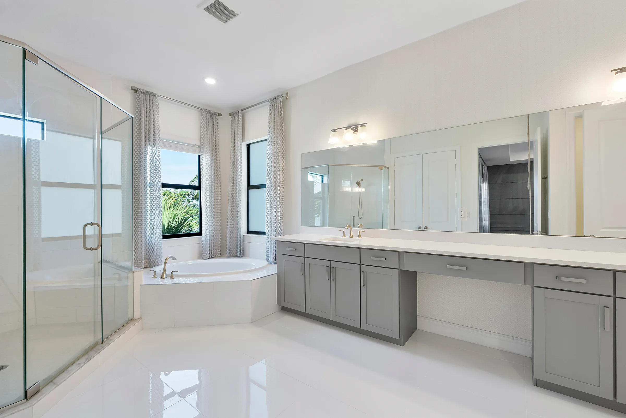Empty home — 8685 Parkland Bay Dr